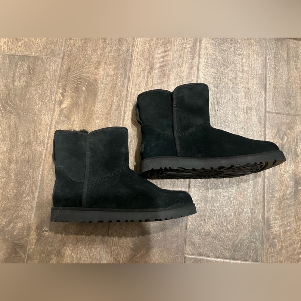 UGG Cory WATER RESISTANT
SUEDE BOOTS